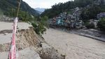 Penampakan Ngeri Banjir Bandang di India, Puluhan Orang Tewas