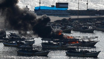 Penampakan Perahu di Gaza Terbakar Usai Diserang Israel