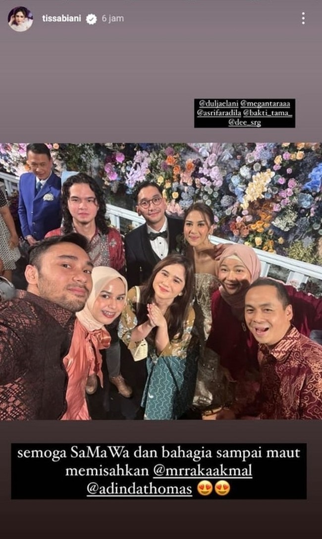 Para rekan-rekan Adinda Thomas di film KKN Desa Penari juga tampak hadir. Ada Tissa Biani yang hadir bersama kekasihnya, Dul Jaelani serta Achmad Megantara bersama istrinya. Foto: Instagram