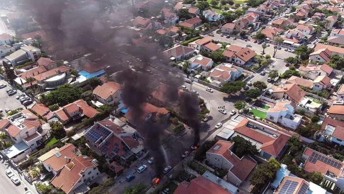 Perumahan di Israel rusak kena roket Hamas