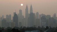 Malaysia meminta Indonesia untuk segera mengambil tindakan. Ini terkait kualitas udara yang memburuk di seluruh Negeri Jiran, akibat kebakaran hutan di Sumatera dan Kalimantan.Kementerian Lingkungan Hidup Malaysia menegaskan kualitas udara telah mencapai tingkat tidak sehat di beberapa wilayah dalam beberapa hari terakhir.  