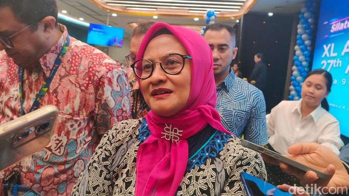 Presiden Direktur dan CEO XL Axiata Dian Siswarini
