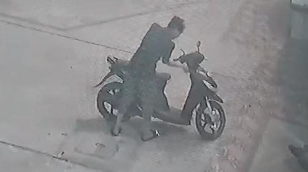 Pria di Jambi ikut salah subuh lanjut mencuri motor jemaah.