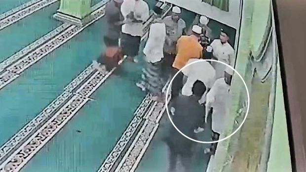 Pria di Jambi ikut salah subuh lanjut mencuri motor jemaah.
