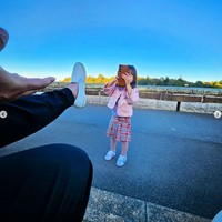 Tak hanya berdua, Raisa mengajak serta putri kecilnya, Zalina. Kehadiran Zalina dalam foto-foto yang diunggah oleh Raisa dan Hamish ke akun Instagramnya itu pun berhasil mencuri atensi. Foto: Instagram/@hamishdw