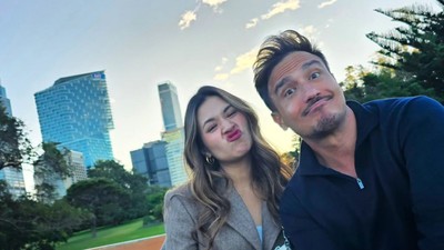 8 Foto Raisa & Hamish Daud Liburan ke Sydney, Kehadiran Zalina Curi Atensi