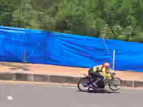 Raul Fernandez nonton drag race lokal