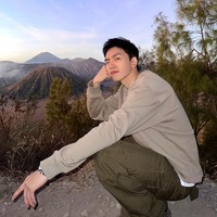 Tak hanya wanita, cukup banyak influener pria yang juga ikut dalam rombongan. Gaya mereka tak kalah menawan. Foto: Instagram @karlkkkkk