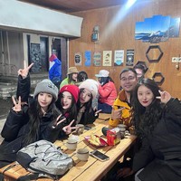 Begini penampilan sejumlah cantik influencer China ketika menghabiskan waktu di Gunung Bromo. Belum diketahui alasan mengapa rombongan Douyin ramai-ramai ke Indonesia tapi beberapa mengatakan jika mereka datang dari agensi yang sama. Foto: Instagram @xx1yuu