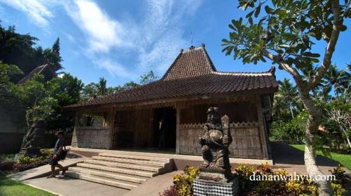 Rumah Topeng dan Wayang Setia Darma yakni di Jalan Tegal Bingin (Mas, Ubud), Banjar Tengkulak Tengah, Desa Kemenuh, Kecamatan Sukawati, Kabupaten Gianyar. (Dok. desawisatamas.com)