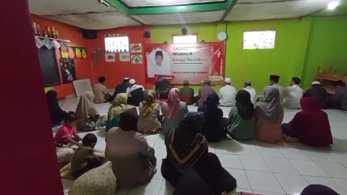 Santri di Ciwidey Bandung saat mendoakan Gibran maju Cawapres