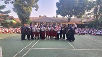 Ikut serta Kontingen Inti Club Dojang Menteng 02 dalam Kejuaraan Taekwondo KASAL CUP dipimpin Pelatih Yanuardo Sinaga, pemegang Dan V Kukkiwon, dengan menurunkan 19 atlet di kelas Kyorugi. Foto: (Dok SDN Menteng 02)