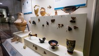 Ada juga potongan-potongan penggalian yang menakjubkan. Museum ini menampilkan tampilan kronologis, mewakili setiap periode dengan contoh-contoh karakteristiknya yang lengkap. (dok. TGA)