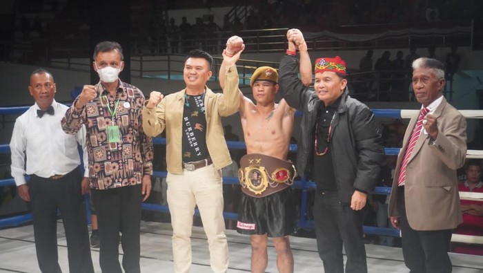 Boxing Big Fight digelar pada Sabtu (8/10/2023) sebagai rangkaian HUT TNI ke-78 di Palangkaraya. Gelaran tinju ini mengundang antusiasme penoton ketika pembawa acara yang juga presenter legendaris, Ary Sudarsono, mengumumkan Ellyas Pical hadir menyaksikan pertandingan.
