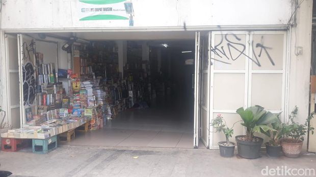 Toko Buku Kwitang