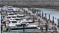 Sepekan terakhir, suhu di Kepulauan Nusa Penida, Klungkung, Bali mencapai 33 derajat Celcius. Tingginya suhu udara turut dirasakan wisatawan sepanjang hari. Namun, mereka tetap antusias berwisata di Nusa Penida. ANTARA FOTO/Fikri Yusuf.  