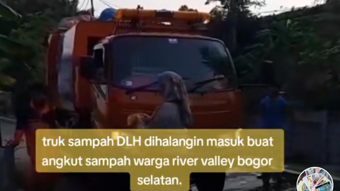 Viral wanita hadang truk sampah di perumahan di Cijeruk, Bogor.