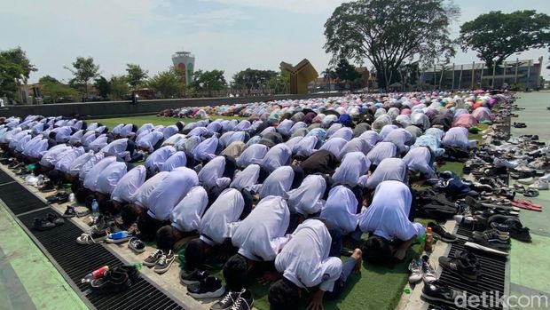 Warga Cianjur gelar salat Istisqa