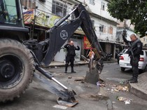 Puluhan Mayat Bergelimpangan Saat Polisi Brasil Serbu Geng Narkoba