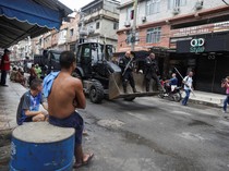 Mayat-mayat Tergeletak saat Polisi Brasil Obrak-abrik Markas Narkoba