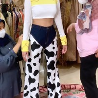 Kostum yang dikenakan oleh Azizah sendiri merupakan rancangan desainer Asky Febrianti. Azizah sudah menghubungi sang desainer sejak dirinya masih berada di Jepang. Foto: Instagram