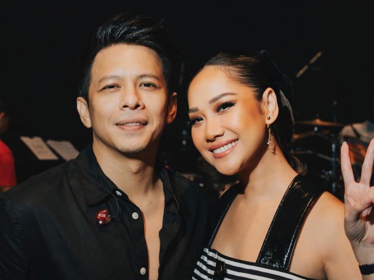 7 Potret Kebersamaan BCL & Ariel NOAH, Terbaru Bikin Heboh Cium Pipi