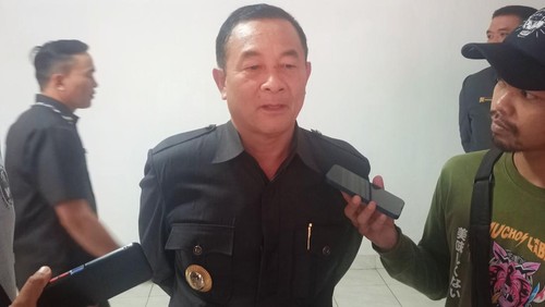 Bupati Karangasem I Gede Dana di kantor DPRD Kabupaten Karangasem, Bali, Senin (9/10/2023).