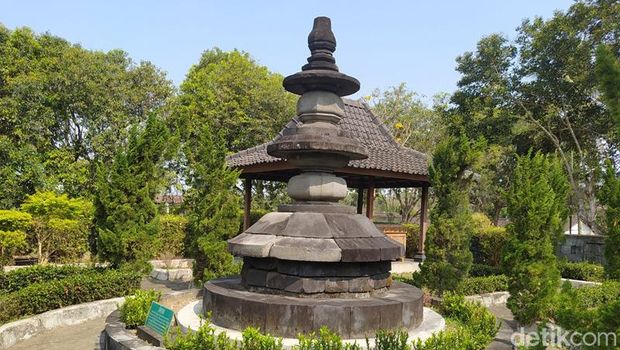 Chattra, benda serupa tugu dai batu yang ada di Museum Candi Borobudur. Foto diunggah Selasa (10/10/2023). Chattra, benda serupa tugu dai batu yang ada di Museum Candi Borobudur. Foto diunggah Selasa (10/10/2023).