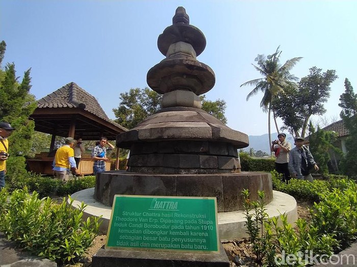 Chattra, benda serupa tugu dai batu yang ada di Museum Candi Borobudur. Foto diunggah Selasa (10/10/2023).