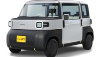 Pertama ada me:Mo. Mobil mungil ini sepenuhnya mengandalkan energi listrik yang bersumber dari baterai (BEV). Mobil ini dibangun dengan struktur modular di bagian interior dan eksterior dengan fungsionalitas yang diperlukan dan memadai. Foto: Dok. Daihatsu