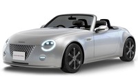 Daihatsu menghidupkan kembali seri Copen dengan memperkenalkan mobil konsep Vision Copen di Japan Mobility Show tahun ini. DNA Vision Copen tak jauh-jauh dari versi pendahulunya. Mobil ini menggunakan mesin depan dan berpenggerak roda belakang. Mobil ini masih menggunakan mesin konvensional kapasitas 1.300cc, tapi bisa menenggak bahan bakar CN. Foto: Dok. Daihatsu