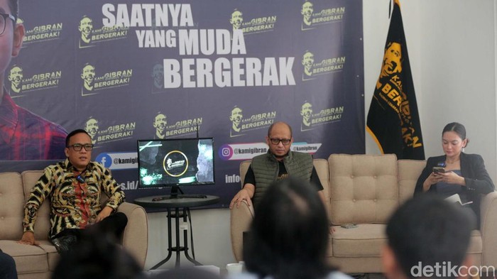 Diskui Publik Pemimpin Muda Menuju Indonesia Emas Diskusi publik membahas sosok pemimpin muda menuju Indonesia emas 2045 digelar di Jakarta. Diskusi itu menghadirkan Immanuel Ebenezer.