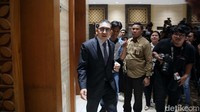 Fadli memandang konflik Hamas dan Israel merupakan upaya warga Palestina dalam mempertahankan diri atas penjajahan Israel. Fadli Zon mengungkit tanah dan rumah warga Palestina yang dijarah Israel.  