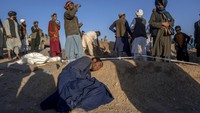 Dilansir AFP, Survei Geologi Amerika Serikat mengatakan pusat gempa berada 40 kilometer (25 mil) barat laut kota terbesar di Herat. Gempa terjadi pada Sabtu (7/10) pagi waktu setempat.  