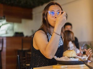 Makan Sendirian Dapat Menimbulkan Depresi, Ini Kata Peneliti