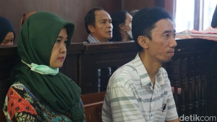 Eko dan Wiwiek saat hadir di sidang Syaihan kasus penipuan penjualan tanah