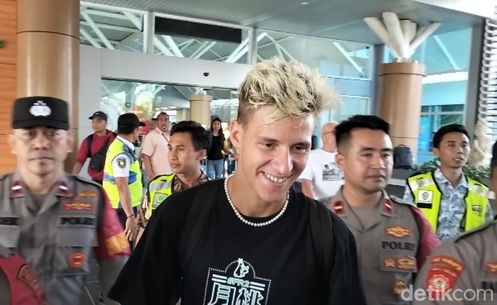Fabio Quartararo tiba di Bandara Internasional Lombok, Selasa sore (10/10/2023).
