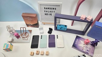 Samsung Galaxy S23 FE dijual seharga Rp 8.999.000 untuk varian 8/128 GB. dan Rp 9.999.000 untuk versi 8/256 GB. Foto: Adi Fida Rahman/detikINET