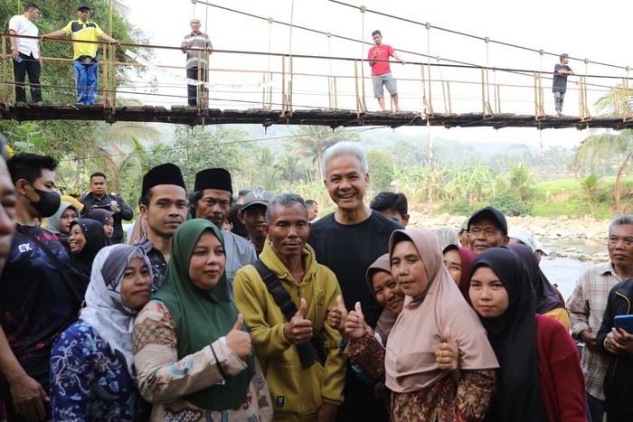 Ganjar Bantu Desa di Tasikmalaya Dapat Akses Air Bersih Usai Penantian 12 Tahun