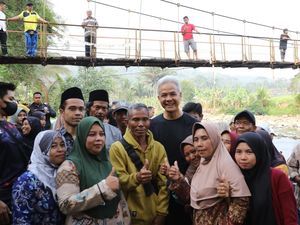 Ganjar Bantu Warga Desa Muncang Akses Air Bersih Langsung dari Rumah