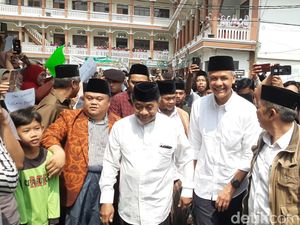 Ganjar Buka Suara soal Unggahan Foto Pelukan dengan Maruarar Hilang