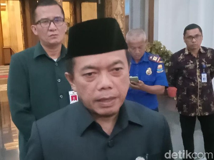 Gubernur Jambi Al Haris bicara soal karhutla.