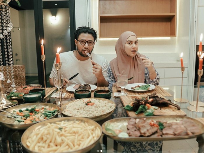 Irish Bella dan Ammar Zoni Dulu Sering Kulineran, Makan Sushi hingga Burger