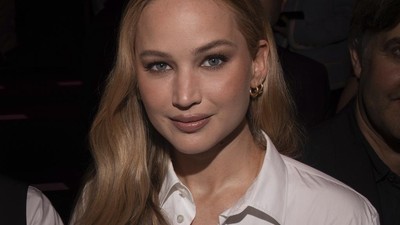 Foto: Wajah Jennifer Lawrence di Show Dior Disebut Beda, Ramai Dugaan Oplas