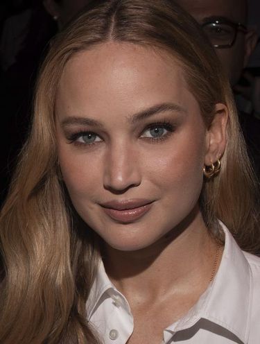 Jennifer Lawrence poses before Christian Dior Spring/Summer 2024 womenswear collection presented Tuesday, Sept.26, 2023 in Paris. (AP Photo/Thibault Camus)