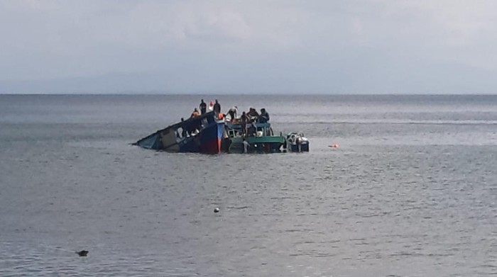 Kapal tenggelam di perairan Kota Tidore Kepulauan, Maluku Utara.