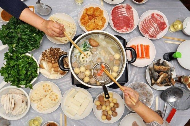 Keasyikan Makan Hot Pot di Restoran, Mobil Pengunjung Ini Dicuri Orang!