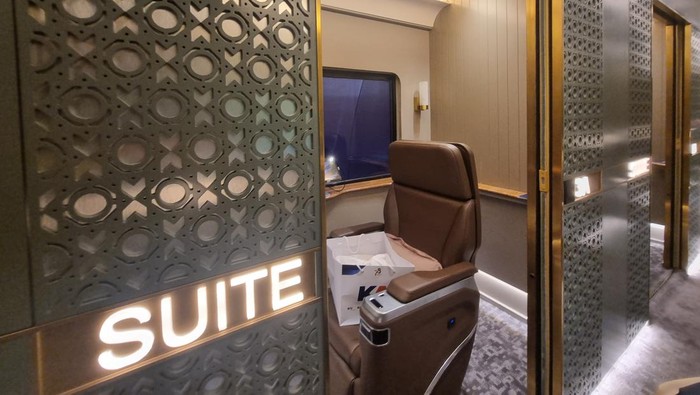 Penampakan Kereta Suite Class Compartment