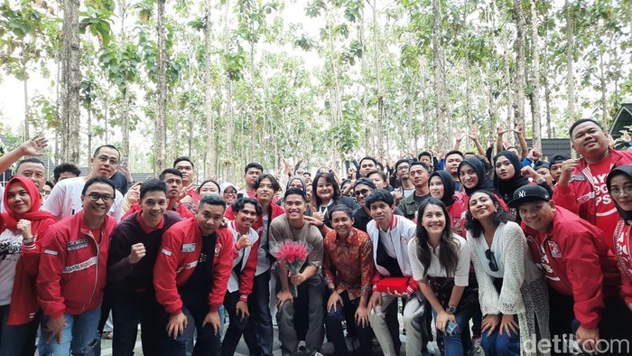 Ketum PSI Kaesang Pangarep bertemu muda-mudi yang gabung partainya di Tasikmalaya, Jabar (Annisa Aulia/detikcom)