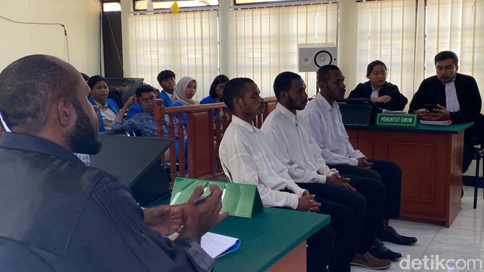 Sidang dakwaan tiga anggota KKB di Pengadilan Negeri (PN) Sorong.
